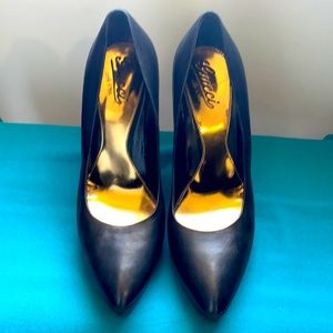 Women’s AUTHENTIC Gucci black leather platform stiletto in size 41